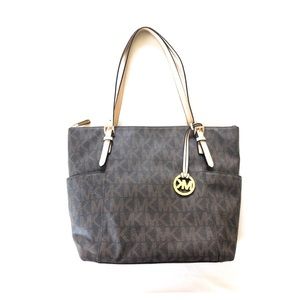 • MICHAEL KORS CLASSIC PURSE •